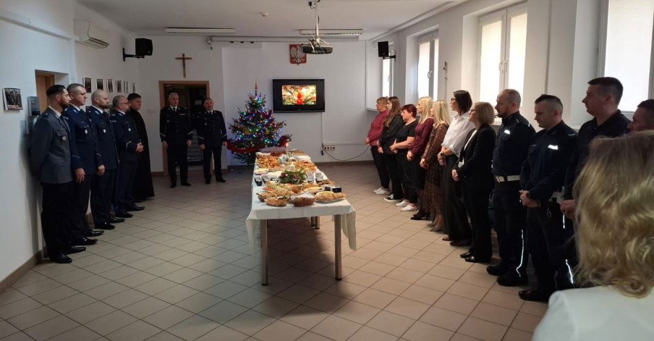 zdjęcie: Świąteczna Wigilia w Komendzie Policji w Mońkach / fot. KPP Mońki