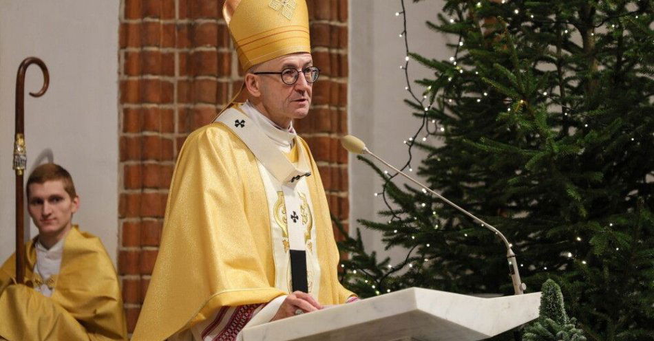 zdjęcie: Abp Galbas w Boże Narodzenie apeluje o odnowienie relacji: zróbmy krok do siebie / Warszawa, 25.12.2025. Metropolita warszawski abp Adrian Galbas podczas mszy świętej w Archikatedrze św. Jana Chrzciciela w Warszawie, 25 bm. (aldg) PAP/Paweł Supernak