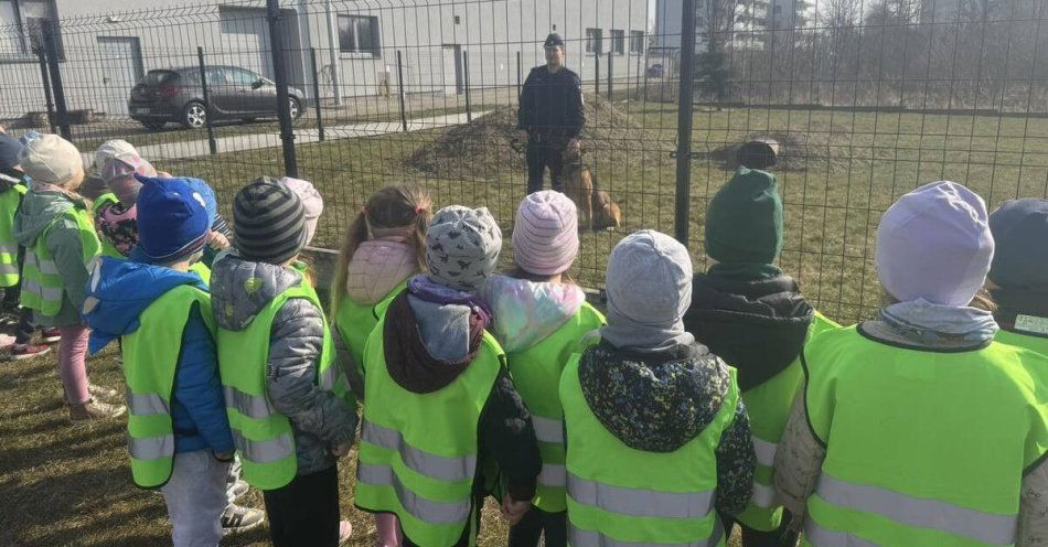 zdjęcie: Przedszkolaki odwiedziły komendę policji w Siedlcach / fot. KMP w Siedlcach Mali goście w siedleckiej komendzie