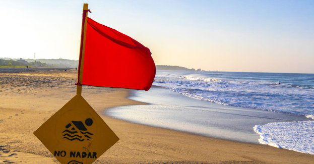 Czerwone flagi na kilkudziesięciu nadmorskich kąpieliskach