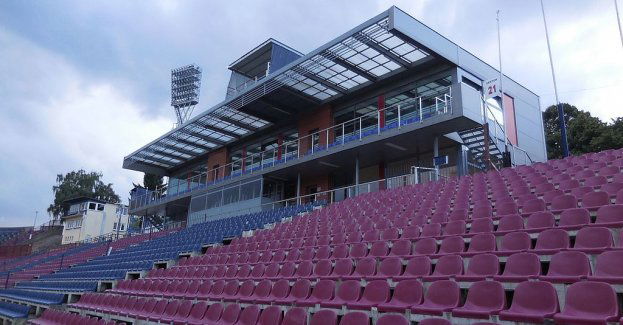 Pociski artyleryjskie na stadionie w Szczecinie