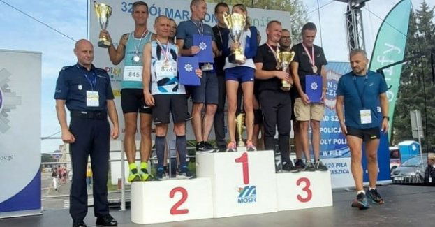 Policjanci ze Świecia kolejny raz na podium w Otwartym Międzynarodowym Pucharze Policji w Półmaratonie
