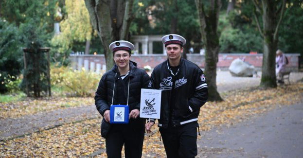 Wolontariusz kwestują na Cmentarzu Centralnym w Szczecinie
