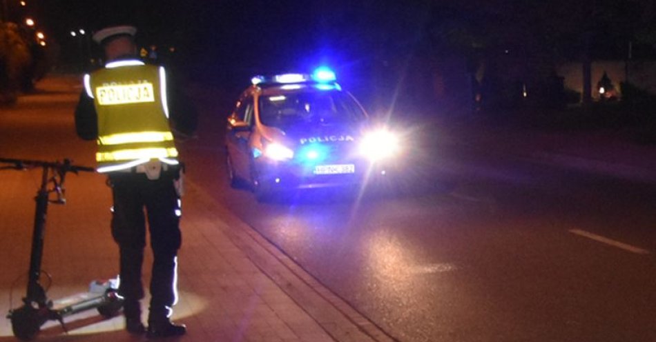 zdjęcie: Dobrzewino: 70-latek na hulajnodze uderza w auto / fot. nadesłane