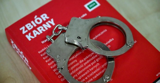 Okradał starsze kobiety i zrzucał je ze schodów