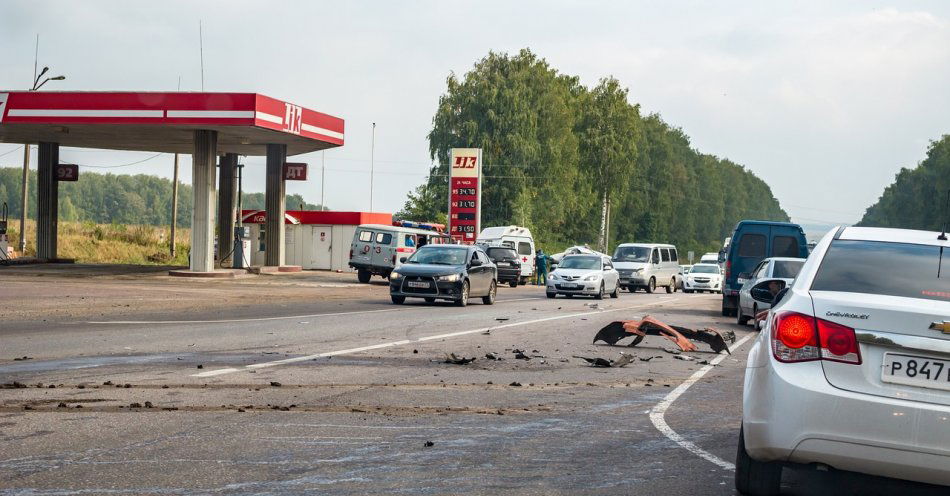 zdjęcie: Wypadek na Kamiennej w Rumi – czołowe zderzenie dwóch samochodów / pixabay/2746663