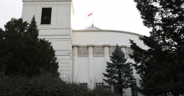 Są zarzuty dla Jacka Ć.; polityk Konfederacji miał umieszczać wpisy dot. zamachu w Sejmie