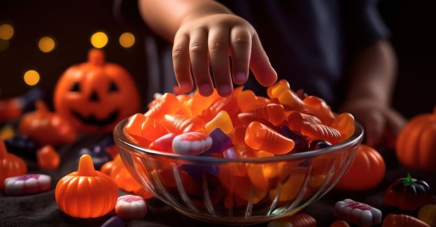 Policja apeluje, by dorośli sprawdzili słodycze zebrane przez dzieci w Halloween