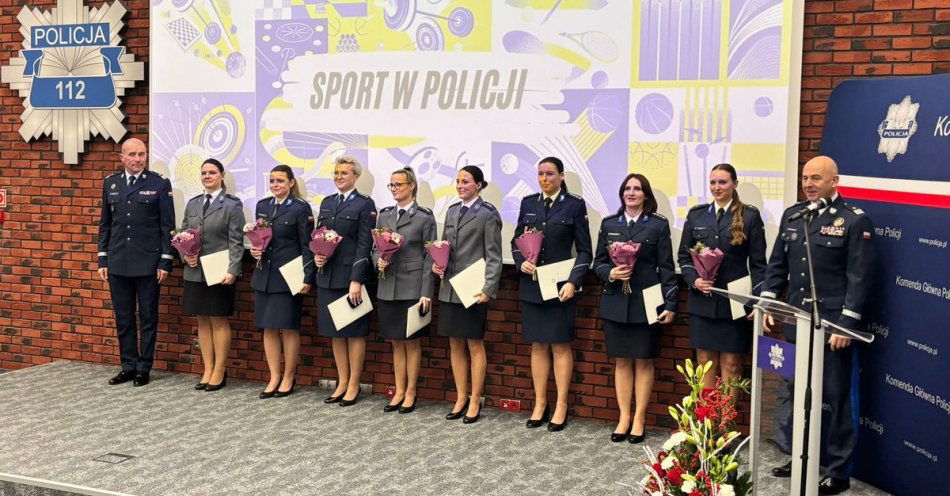 zdjęcie: Sieradzka policjantka nagrodzona za sportowe sukcesy / fot. KPP w Sieradzu