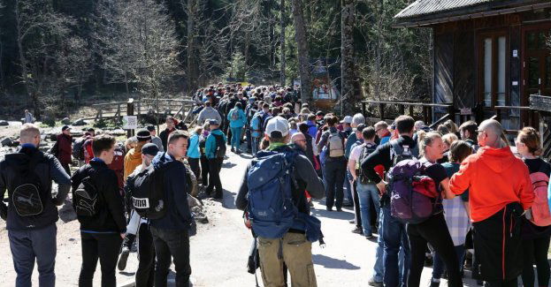 Majówka w Tatrach przebiegła spokojnie; 12 osób sprowadzono z gór