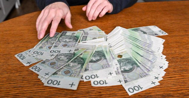 Blisko co trzeci Polak regularnie odkłada pieniądze m.in. na tzw. czarną godzinę