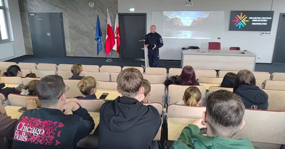 zdjęcie: Maturzyści o karierze w Policji i jak uniknąć ryzyka wyjazdów / fot. KMP w Wadowicach