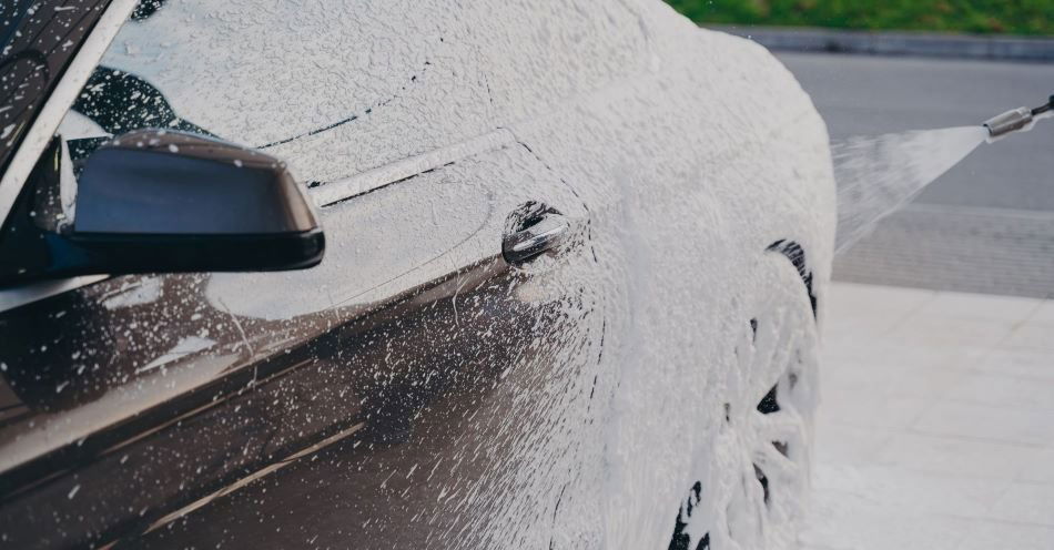 zdjęcie: Walka z solą i rdzą - 5 rzeczy, które musisz zrobić z lakierem i podwoziem, zanim nadejdzie prawdziwa zima / fot. nadesłane