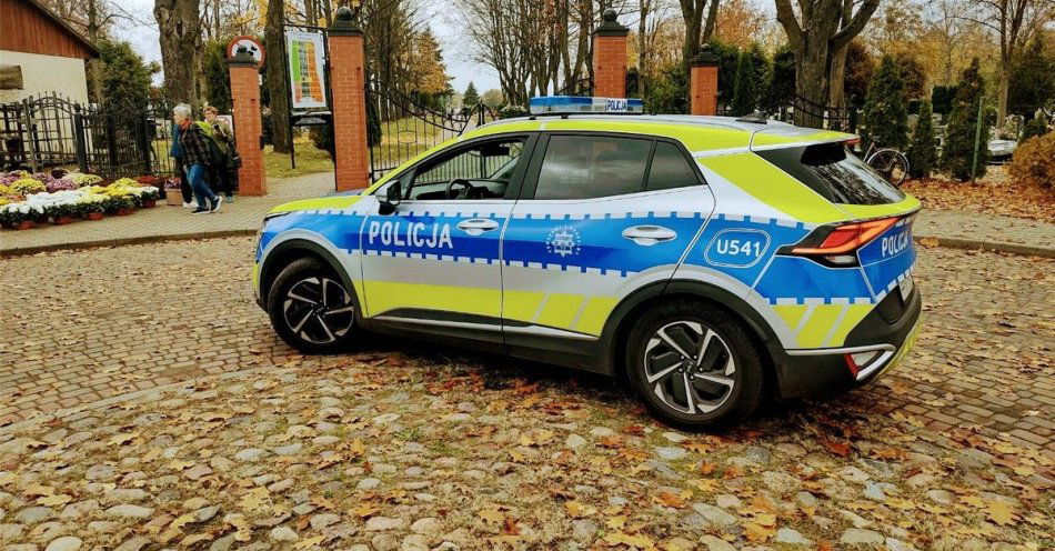 zdjęcie: Policyjne patrole i porady bezpieczeństwa na Wszystkich Świętych / fot. KPP Międzychód