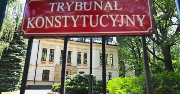 Cztery osoby wybrane na sędziów TK wysłały pisma do prezydenta z pytaniem o datę przyjęcia ich ślubowań