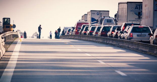 Droga krajowa nr 15 nieprzejezdna po zderzeniu trzech pojazdów