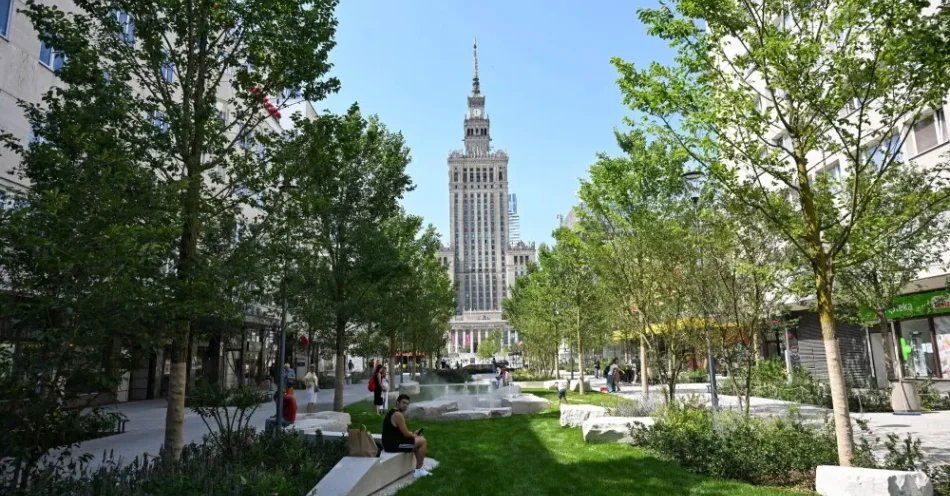 zdjęcie: Warszawa: otwarto przebudowaną ulicę Złotą, która stała się zielonym deptakiem / Warszawa, 03.08.2026. Otwarcie ul. Złotej po kompleksowej przebudowie, 3 bm. w Warszawie. (mr) PAP/Radek Pietruszka