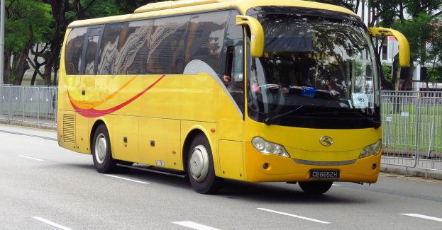 Po zderzeniu na dw 162 jedna osoba nie żyje; trasa zablokowana