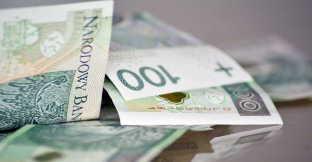 Wysokie stopy procentowe skłaniają Polaków do ograniczenia zakupów