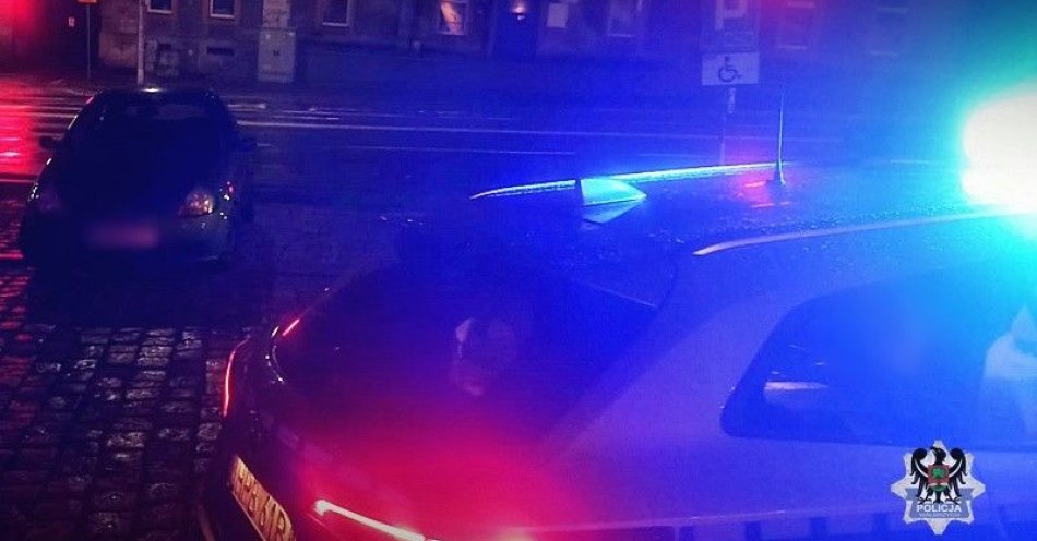 zdjęcie: Dwaj poszukiwani zatrzymani w Wałbrzychu podczas kontroli i interwencji / fot. KMP w Wałbrzychu