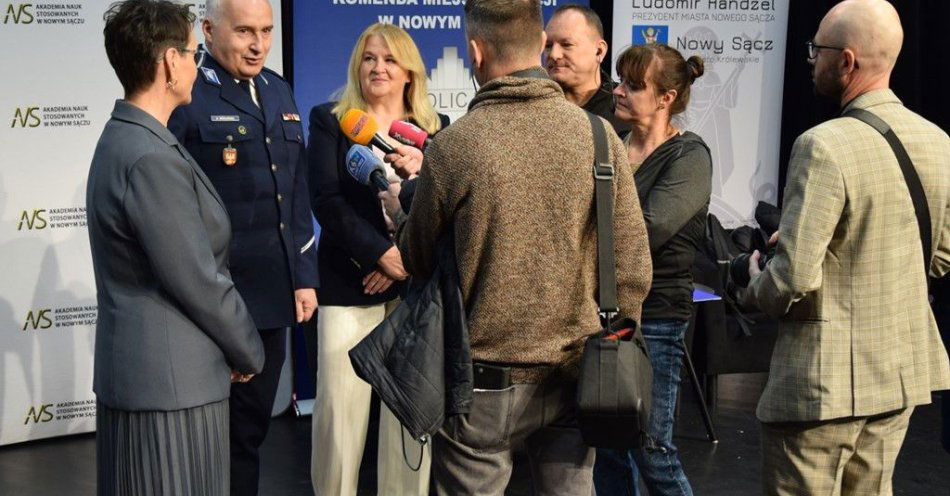 zdjęcie: Sto lat kobiet w Policji. Rola i perspektywy omawiane w Nowym Sączu / fot. KMP w Nowym Sączu