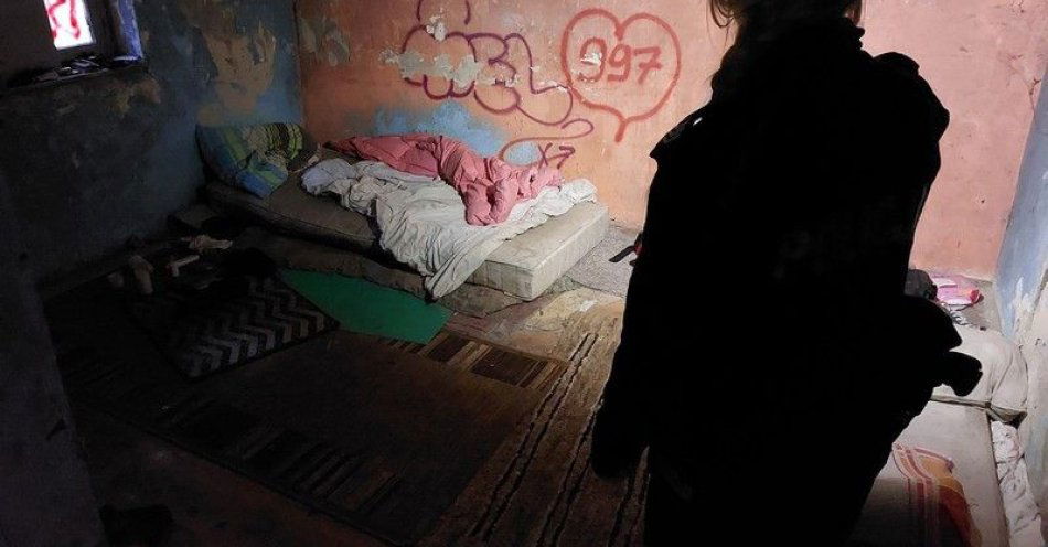 zdjęcie: Dzielnicowi kontrolują pustostany w Krośnie. Apel do mieszkańców / fot. KMP w Krośnie