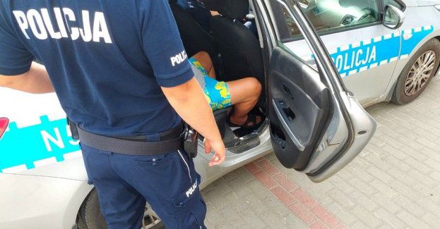 Pijany kierowca ciężarówki nie trafił w bramki na autostradzie.