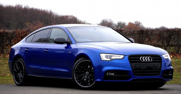 Zatrzymanie trzech osób w związku z kradzieżą pojazdu