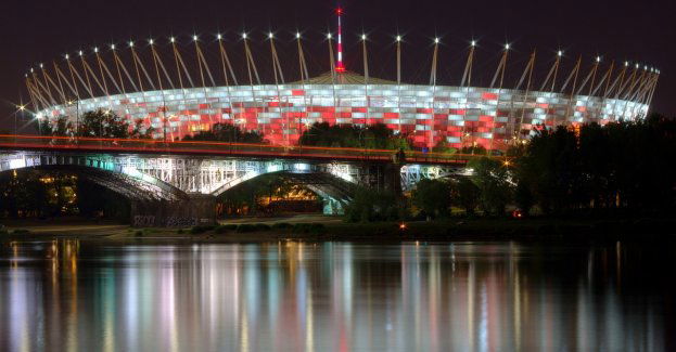 Uczestnicy Marszu Niepodległości dotarli na błonia Stadionu Narodowego