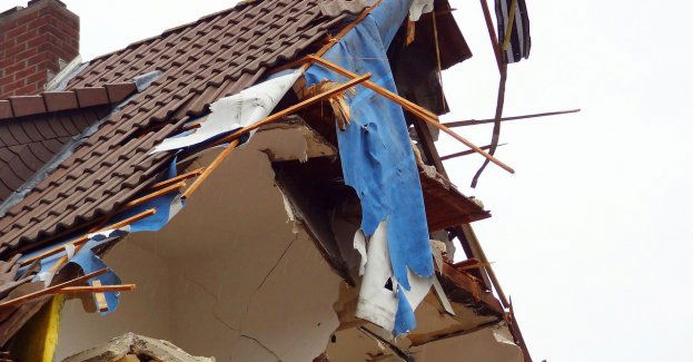 Jedna osoba ranna po wybuchu gazu, który spowodował zawalenie się budynku gospodarczego