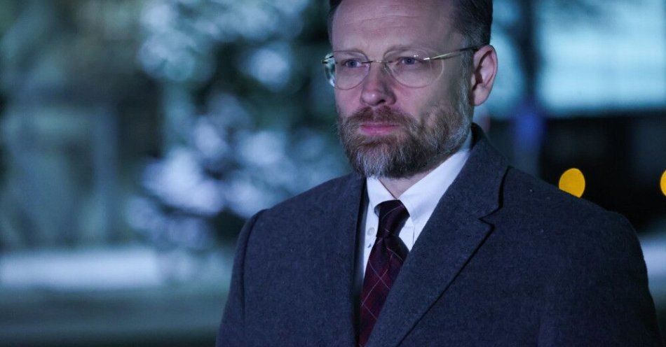 zdjęcie: Bogucki: prezydent liczy, że Zełenski odwiedzi go w Warszawie / Warszawa, 23.11.2025. Szef Kancelarii Prezydenta RP Zbigniew Bogucki wsiada do samolotu na warszawskim lotnisku Okęcie, 23 bm. Prezydent RP Karol Nawrocki z małżonką udają się z wizytą do Pragi, gdzie m.in. spotkają się z prezydentem Czech Petrem Pavlem. (amb) PAP/Albert Zawada