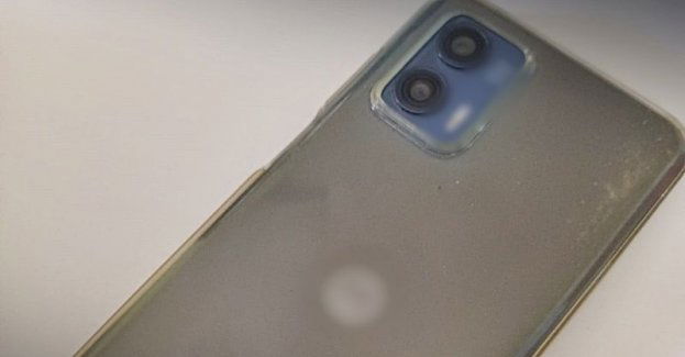 Policjanci odzyskali skradziony telefon komórkowy i zatrzymali sprawcę serii przestępstw. Jego znajoma posiadała narkotyki