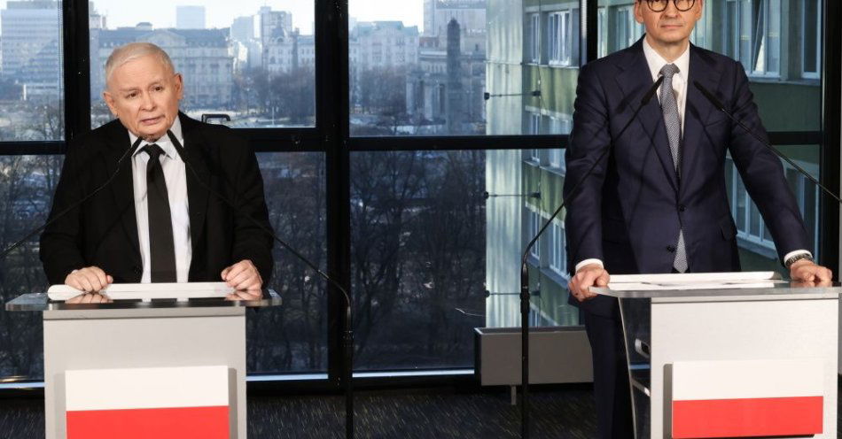 zdjęcie: Sondaż dla Onetu: 47,7 proc. za współpracą Konfederacji z PiS, ale bez Kaczyńskiego i Morawieckiego / Warszawa, 30.01.2024. Prezes PiS Jarosław Kaczyński (L) i poseł PiS, były premier Mateusz Morawiecki (P) podczas konferencji prasowej po posiedzeniu Zespołu Pracy dla Polski, 30 bm. w Warszawie. Efektem prac zespołu mają być konkretne projekty ustaw, które będą na bieżąco zgłaszane do Sejmu. Pierwszym tematem prac zespołu był Centralny Port Komunikacyjny. (mr) PAP/Szymon Pulcyn