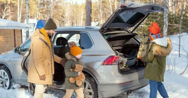 SUV lub elektryk na letnich oponach zimą? To się nie może udać. Przyczepność i działanie napędu zależy od opon