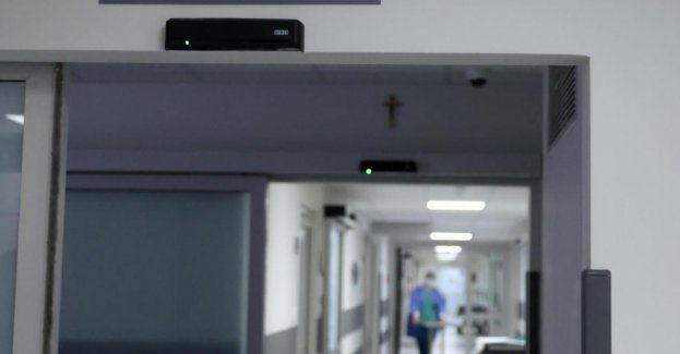 Lekarze usunęli pacjentce guz jajnika o wielkości wiadra; był tak ciężki, że trudno go było przenieść ze stołu operacyjnego