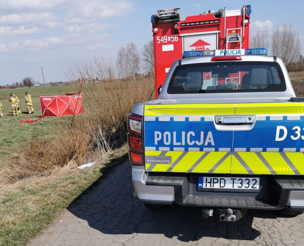 zdjęcie: Ciało 62 letniego mężczyzny znalezione w rowie melioracyjnym / fot. KPP Tomaszów Lubelski
