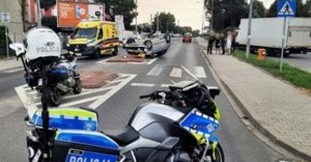 Niebezpiecznie wyglądające zdarzenie drogowe w Bielanach Wrocławskich