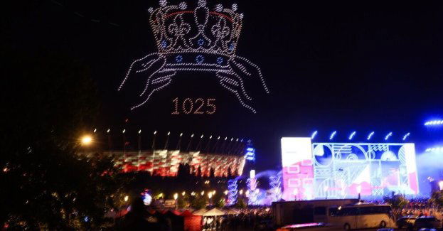 Pokaz dronów zakończył uroczystości z okazji milenium koronacji Chrobrego