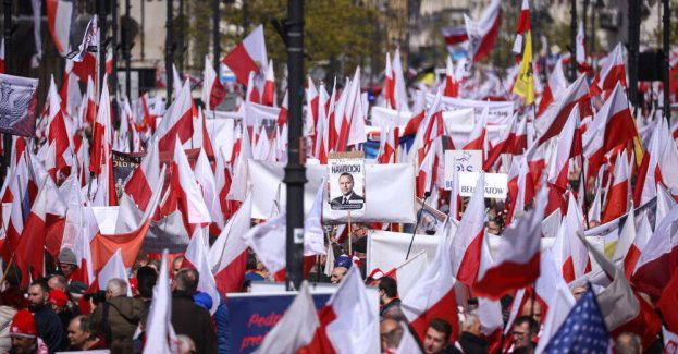 Ulicami Warszawy przeszedł marsz z okazji 1000-lecia Królestwa Polskiego z udziałem polityków PiS