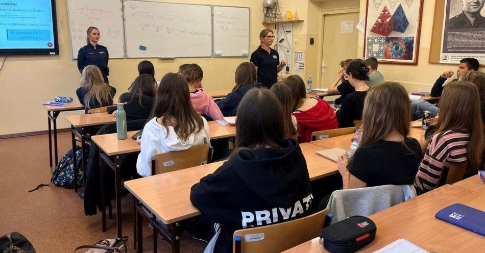 zdjęcie: Policjanci uczyli pierwszaków z bydgoskiej Jedynki / fot. KWP w Bydgoszczy