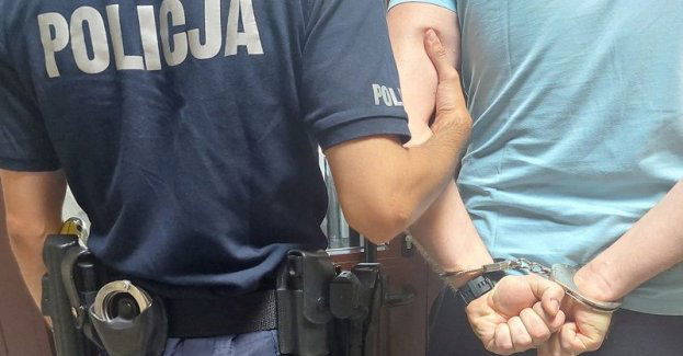 Uszkodził szybę w samochodzie wyrzucając przez okno meble