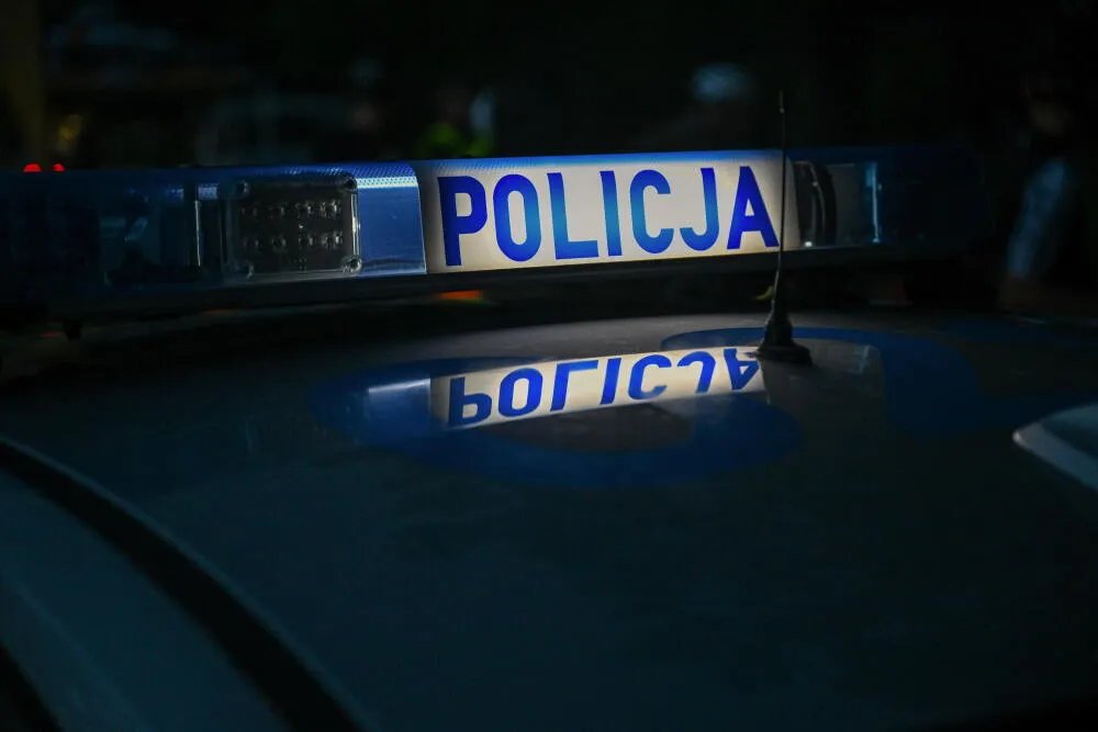 zdjęcie: Konin: 88-latka wypadła przez szpitalne okno, trwa śledztwo ws. jej śmierci / Rzeszów, 01.08.2025. Policyjny radiowóz w Rzeszowie, 1 bm. PAP/Darek Delmanowicz