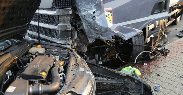 Dwóch mężczyzn zginęło w wypadku; jeden miał odebrać partnerkę z nowo narodzonym dzieckiem