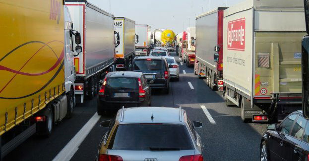 51 godzin czekają kierowcy ciężarówek na odprawę w Medyce