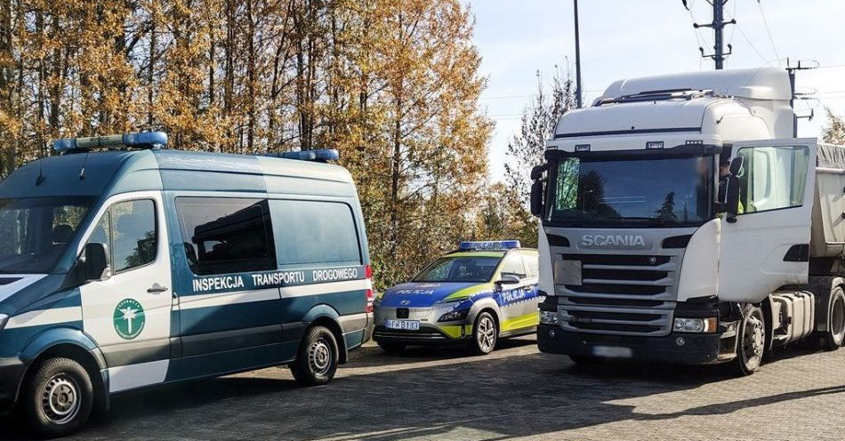 zdjęcie: Skuteczne kontrole ciężarówek na DK65. Żadnych naruszeń / fot. KPP Mońki