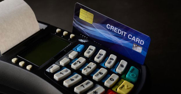 Zatrzymany 34-latek usłyszał 16 zarzutów za użycie cudzej karty płatniczej