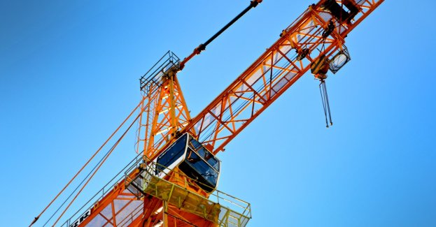 Dźwig uszkodził komin - rozbiórkę budowli zaplanowano na środę