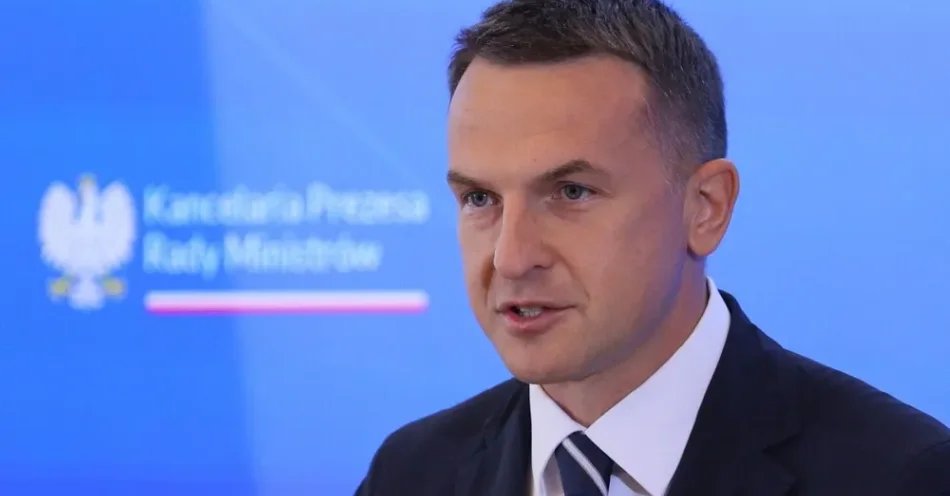 zdjęcie: Szłapka: decyzja ws. kandydatury Berka do TK zależy od Sejmu; to nie jest w żadnej mierze decyzja rządu / Warszawa, 04.08.2026. Rzecznik rządu Adam Szłapka na konferencji prasowej po posiedzeniu Rady Ministrów w KPRM w Warszawie, 4 bm. (mr) PAP/Paweł Supernak