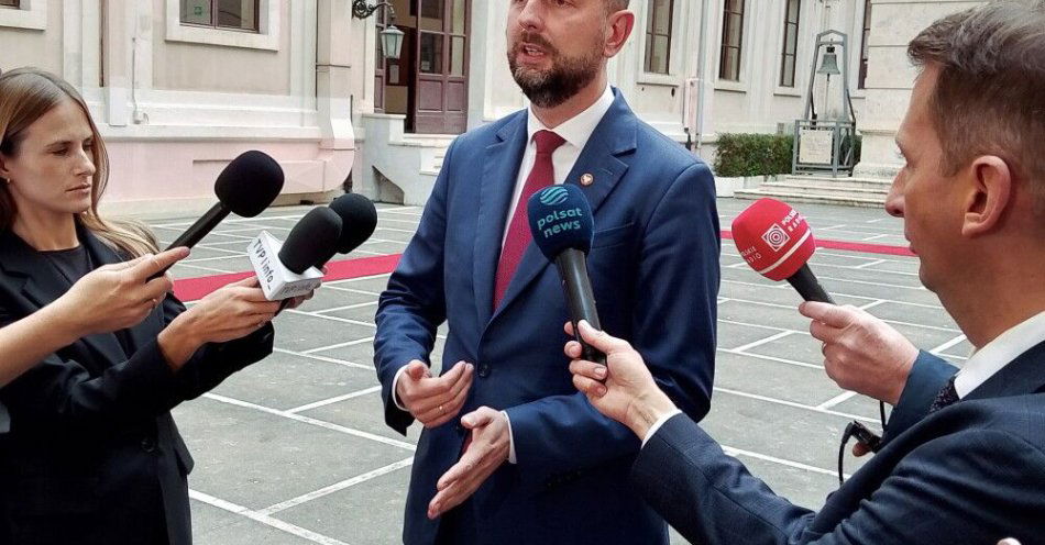 zdjęcie: Kosiniak-Kamysz: konflikt ze strony prezydenta z ministrem sprawiedliwości się pogłębia / Rzym, 07.11.2025. Wicepremier, minister obrony narodowej Władysław Kosiniak-Kamysz podczas wypowiedzi dla mediów w Rzymie, 7 bm. Szef MON przebywa z wizytą w Republice Włoskiej, gdzie m.in. spotkał się z szefem włoskiego resortu obrony Guido Crosetto. (amb) PAP/Sylwia Wysocka ***Do tego materiału zdjęciowego dostępna jest również depesza w systemie CSI, pt.: Kosiniak-Kamysz: Polska i Włochy podjęły decyzję o nowej umowie o współpracy wojskowej***