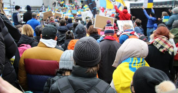 W poniedziałek z Ukrainy do Polski odprawiono 23,6 tys. osób, wyjechało 25 tys.